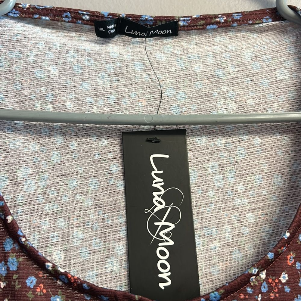 Floral Ruffle Sleeve Top - Picture 4 of 4